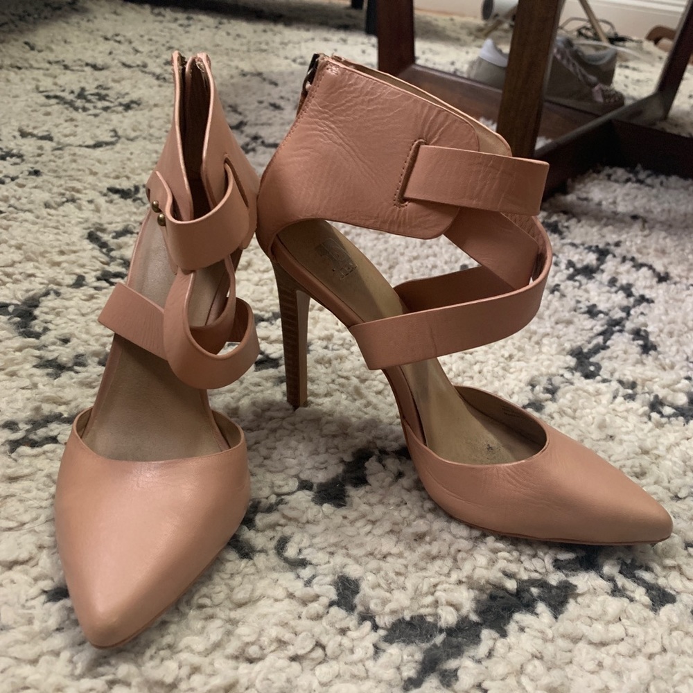 Joe’s Jeans nude pumps